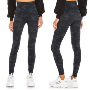 SPANX Look At Me Now Seamless Legging in Blue Black Camo